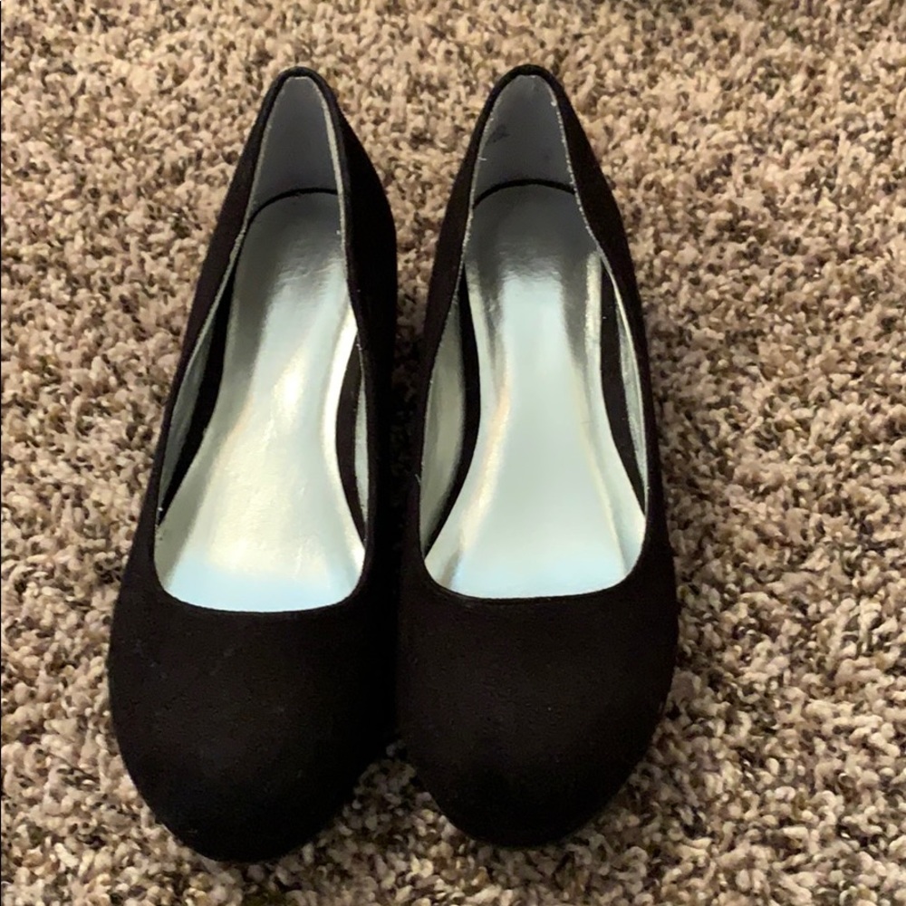 NWOT girls black wedge shoe